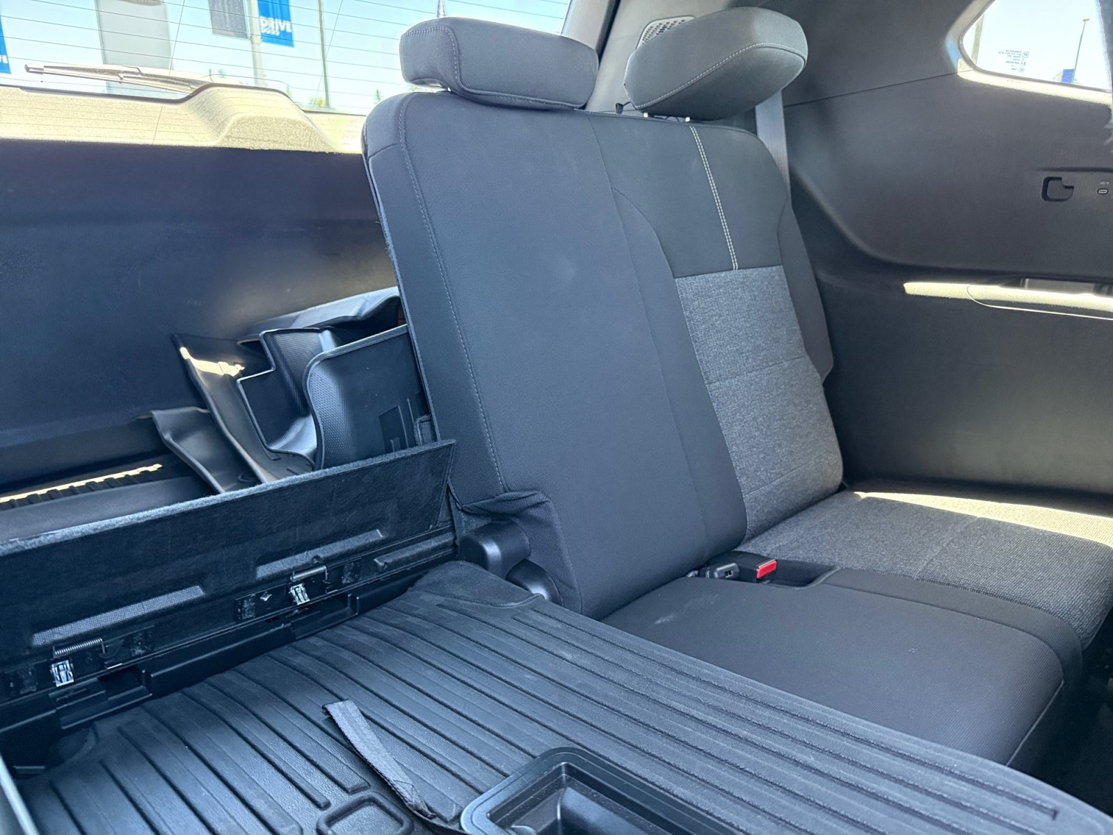 Used 2025 Sterling Metallic GMC Elevation image 21