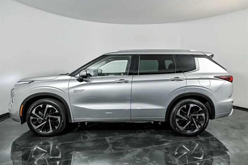 Used 2023 Alloy Silver Metallic Mitsubishi SEL image 6