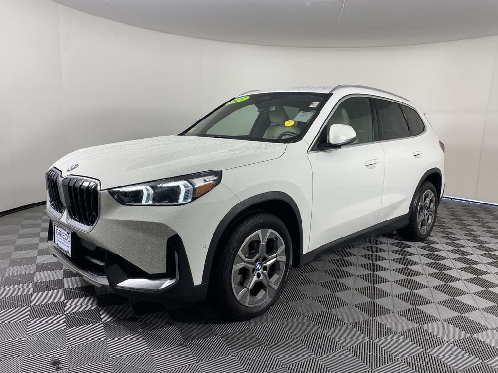 Used 2023 White BMW xDrive28i image 4
