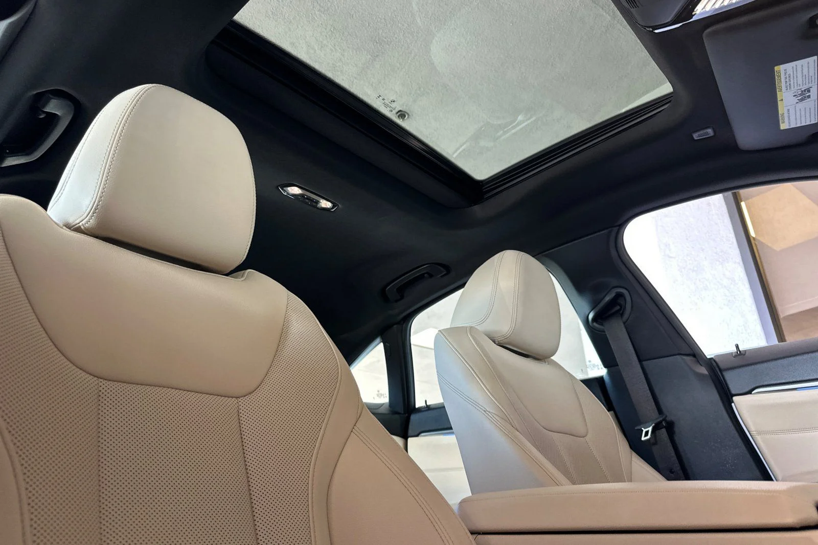 Used 2023 White Metallic BMW eDrive35 image 13
