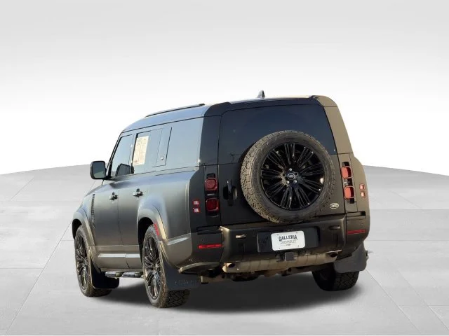 Used 2023 Silver Land Rover 130 SE image 6