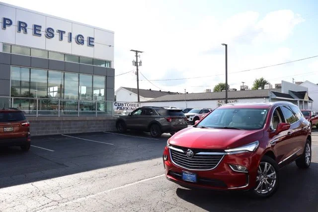 Used 2023 Red Buick Essence image 1