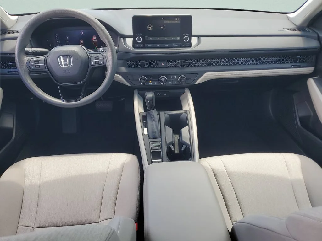 Used 2023  Honda LX image 11