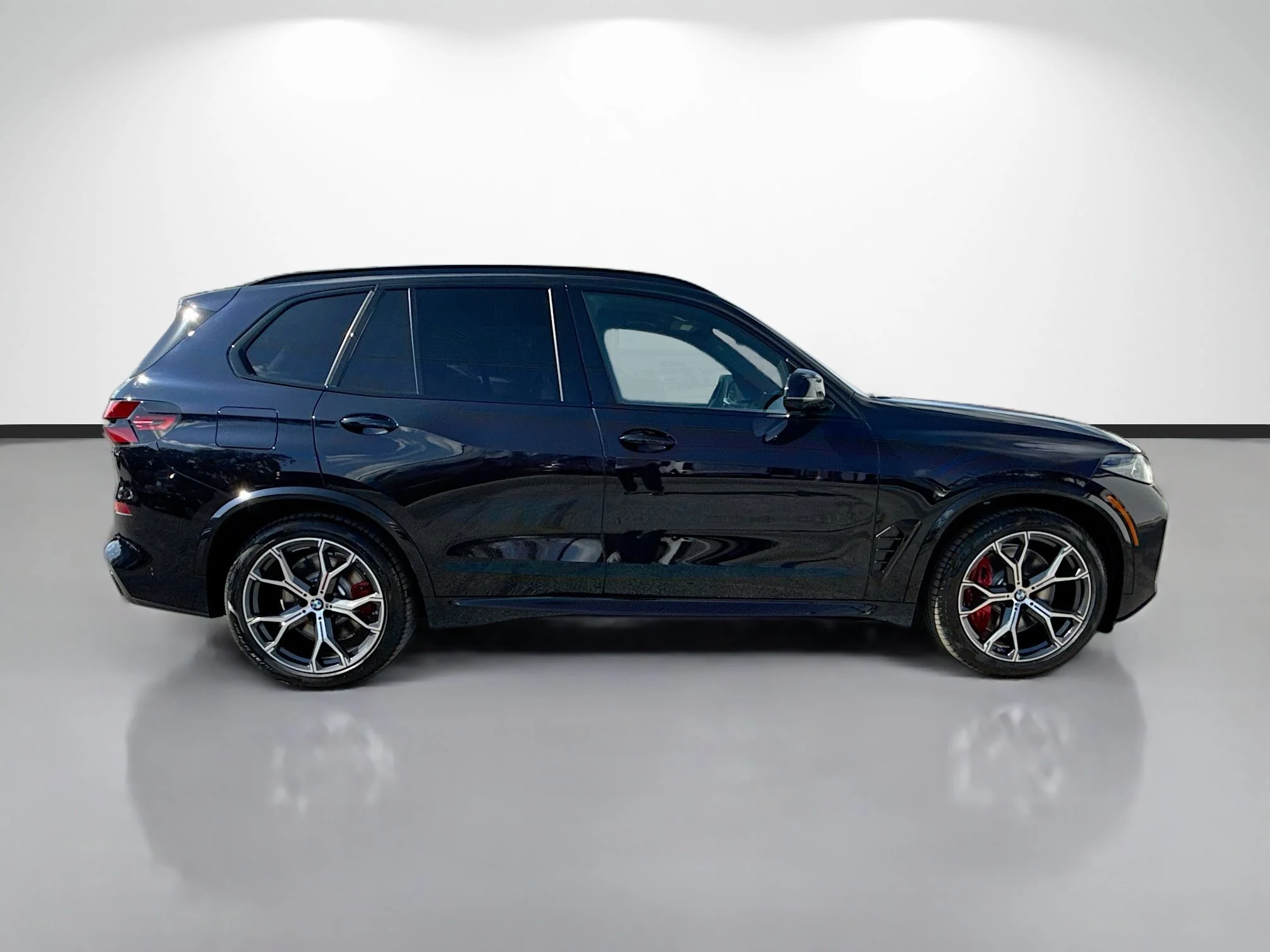 New 2026 Carbon Black Metallic BMW xDrive50e image 2