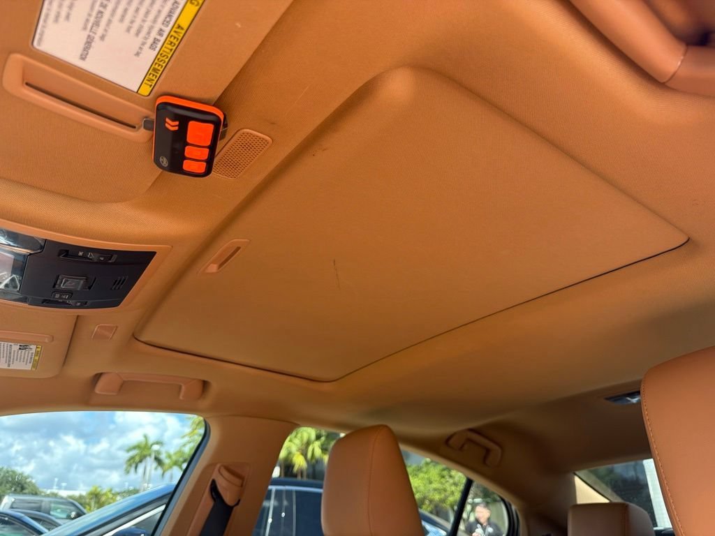 Used 2025 White Lexus ES 350 image 5