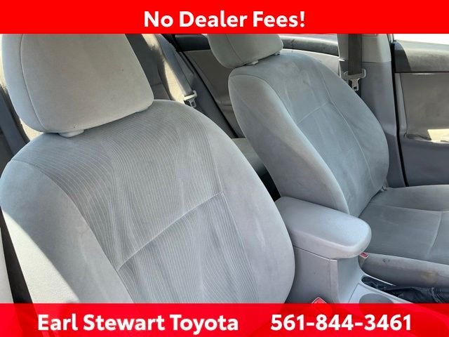 Used 2013 Silver Toyota LE image 22