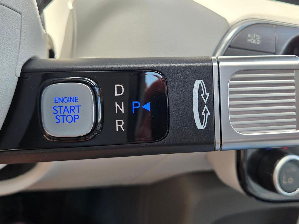 New 2026 White Hyundai SEL Premium FWD image 28