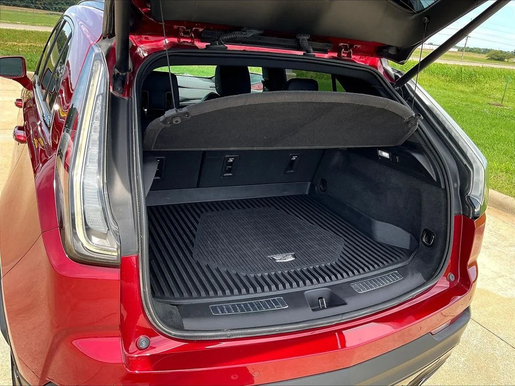 Used 2019 Red Cadillac Sport image 14