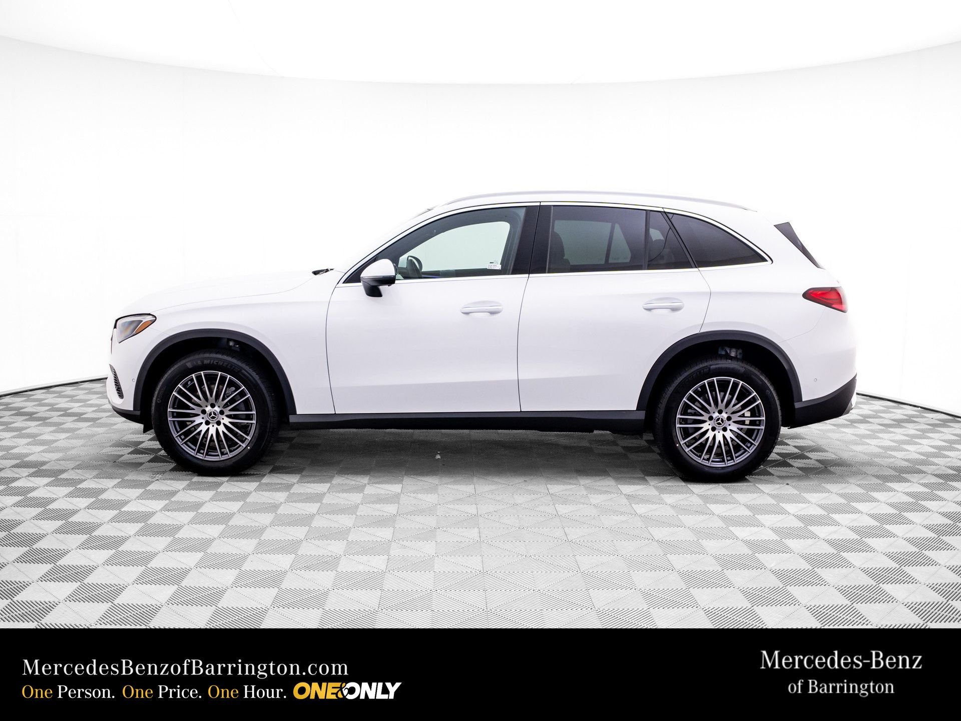 New 2026 Polar White Mercedes-Benz GLC 300 image 2