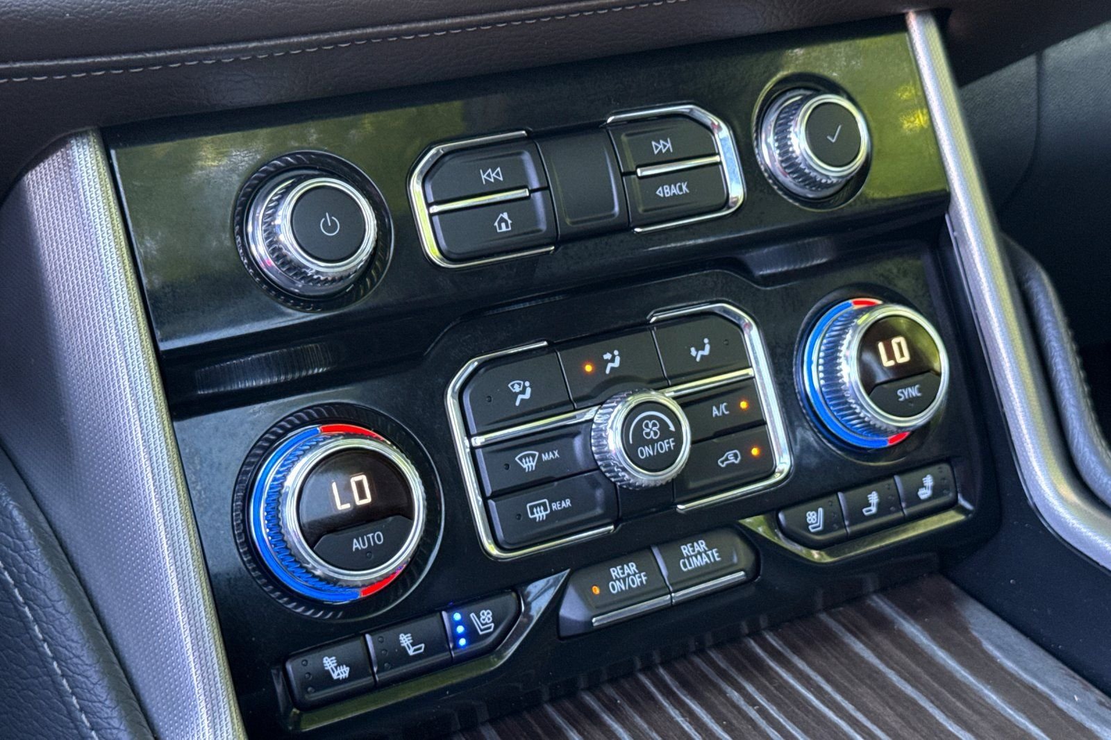 Used 2023  GMC Denali image 21