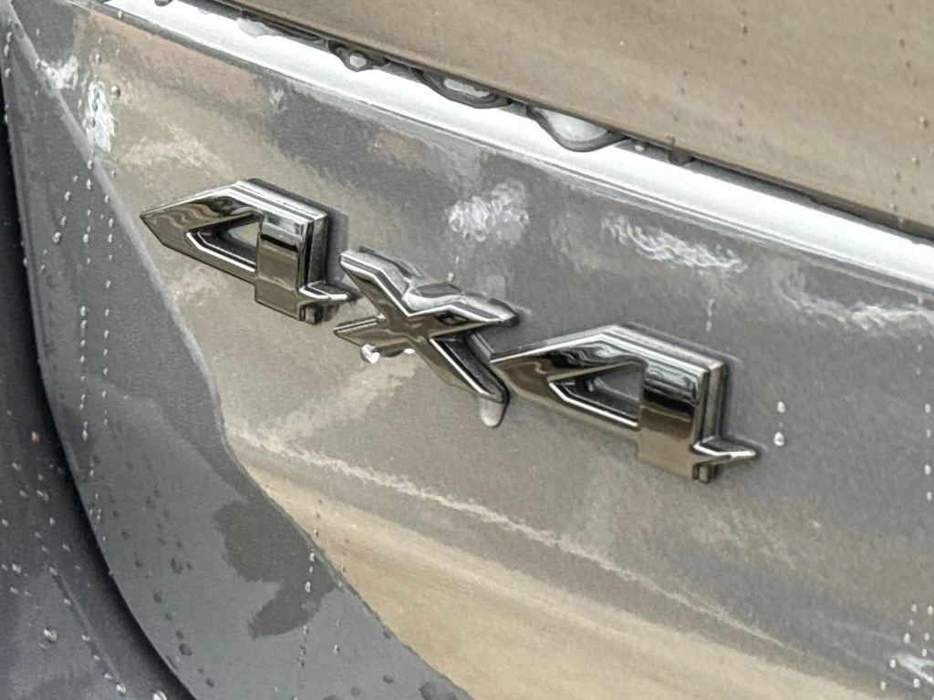 New 2026 Baltic Gray Metallic Clear-Coat Exterior Paint Jeep Limited Reserve image 10