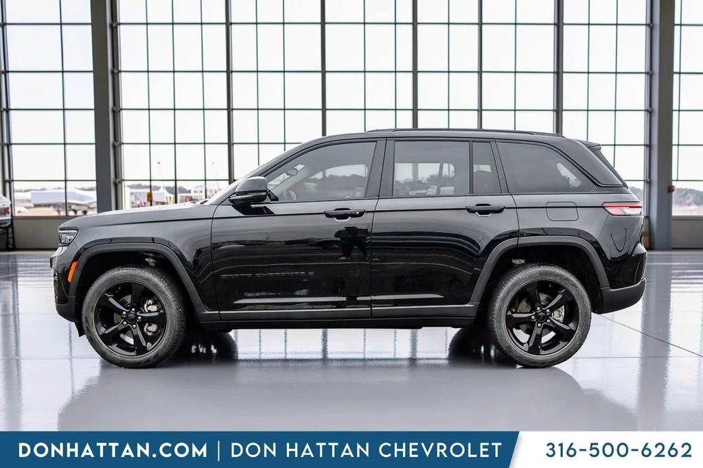 Used 2023 Black Jeep Limited image 2