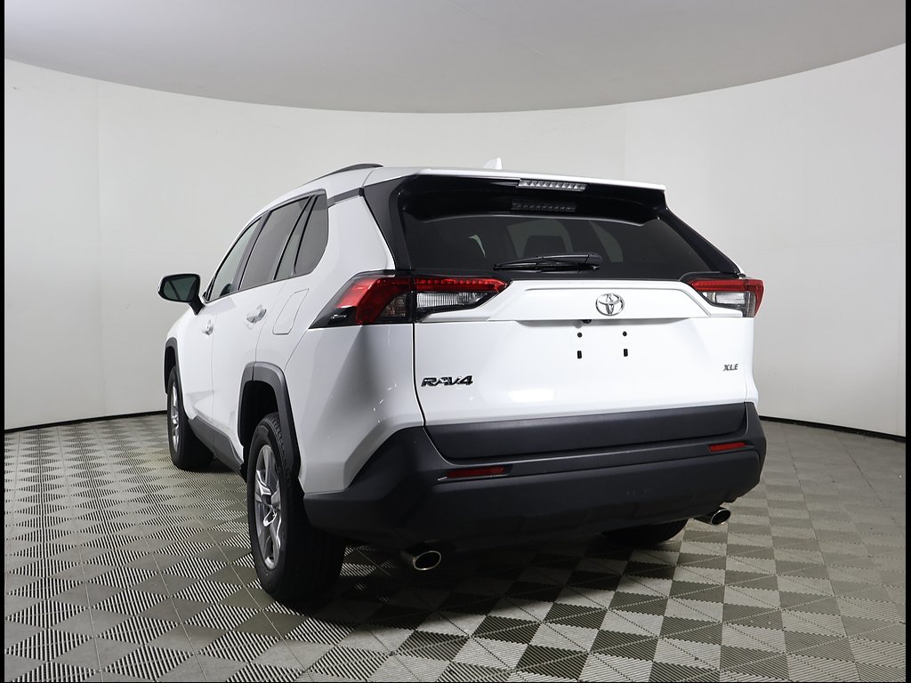 Used 2025 Ice Cap Toyota XLE image 4