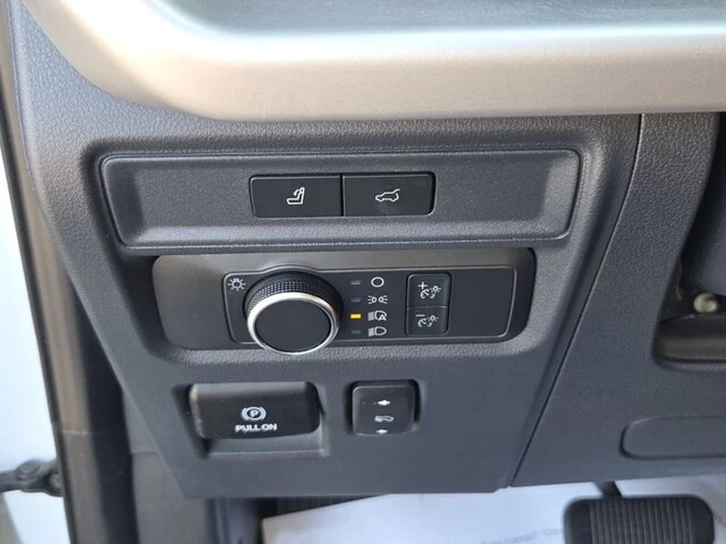 Used 2022 Oxford White Ford XLT image 28
