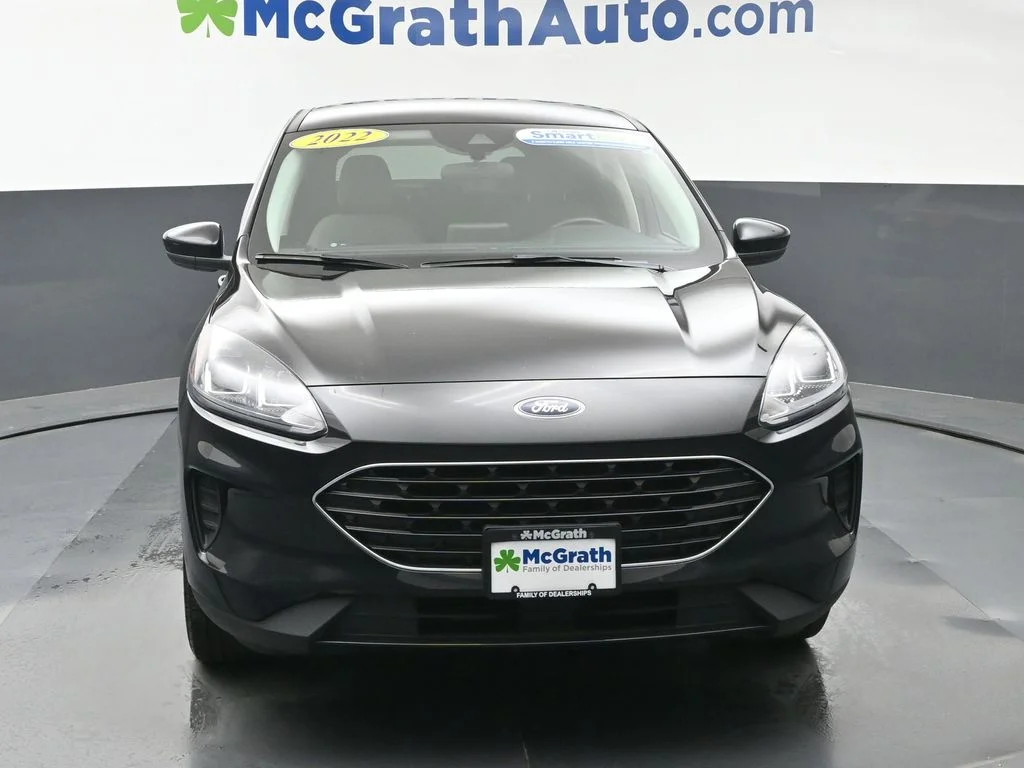 Used 2022 Black Ford SE image 5