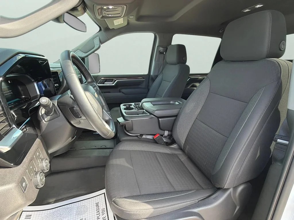 Used 2026 Summit White Chevrolet LT image 33