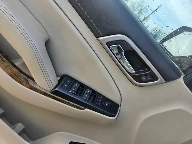 Used 2016 SPARKLING SILVER METALLIC GMC Denali image 11