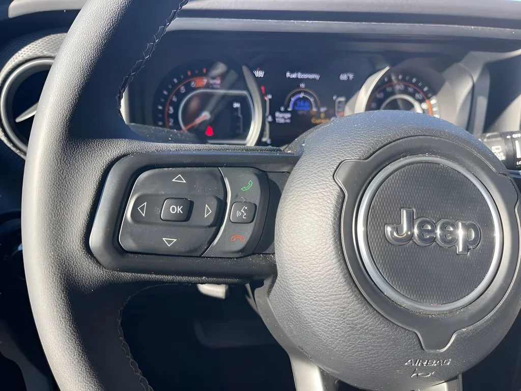 Used 2025 White Jeep Rubicon image 14