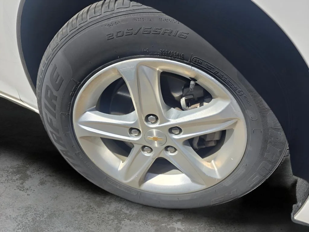 Used 2023 Summit White Chevrolet LS image 17