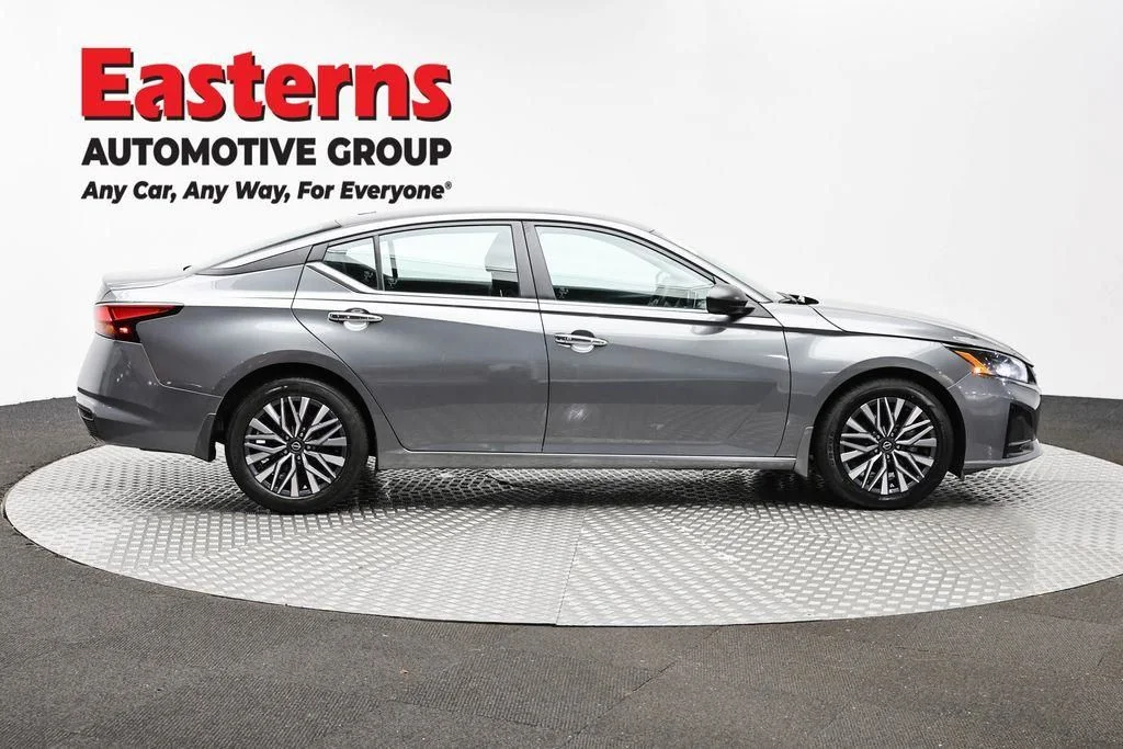 Used 2025 Gray Nissan 2.5 SV image 4