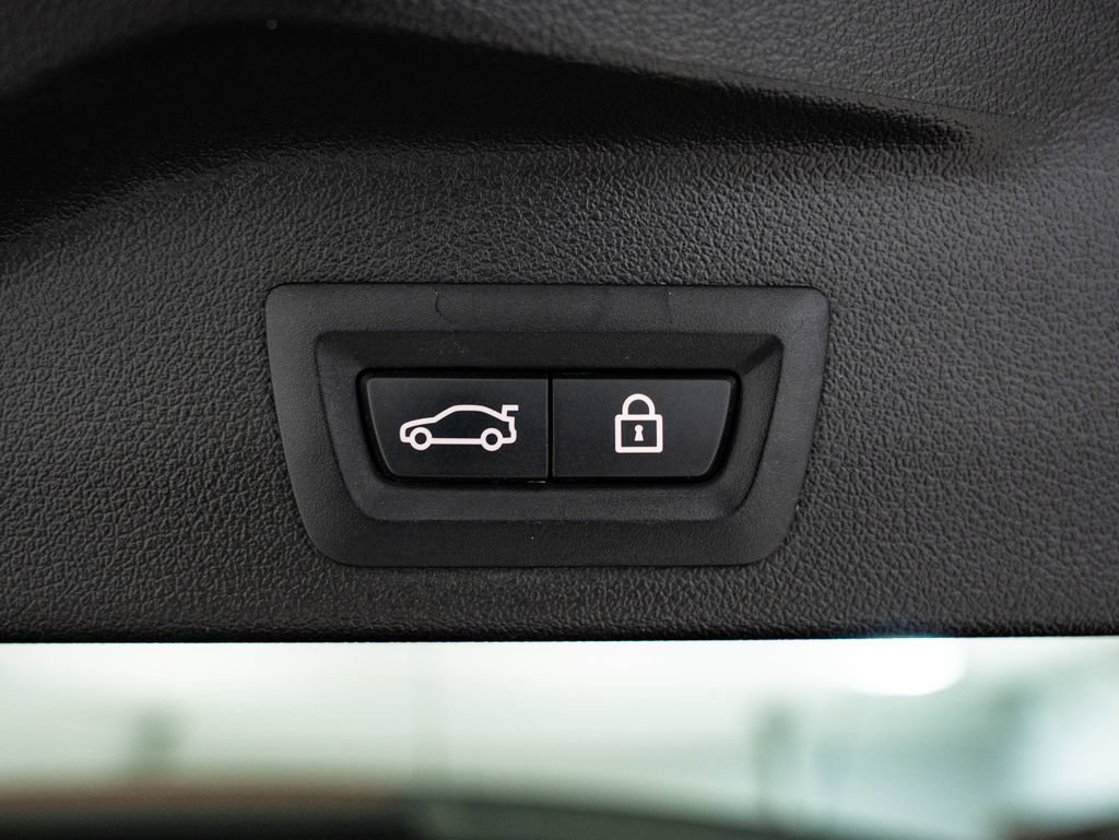 Used 2022 Phytonic Blue Metallic BMW M50i image 22