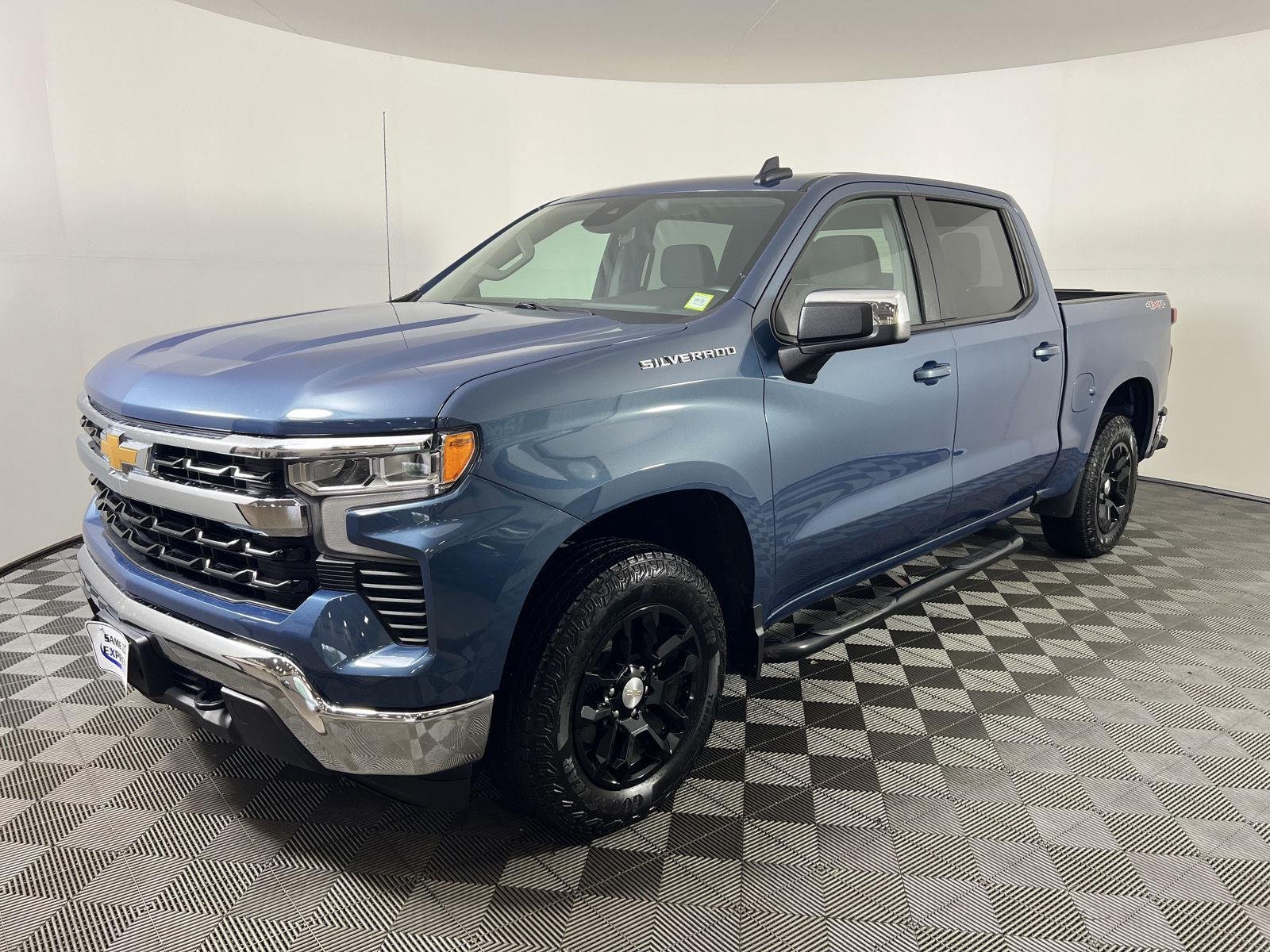 Used 2024 Lakeshore Blue Metallic Chevrolet LT image 28