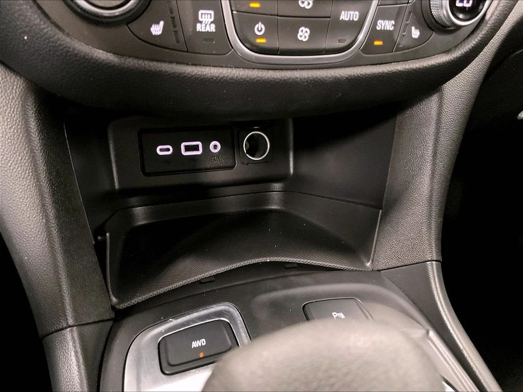 Used 2024 White Chevrolet LT image 25