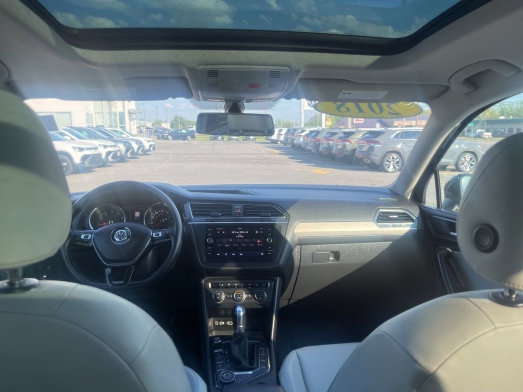Used 2018 Black Volkswagen 2.0T SEL image 25