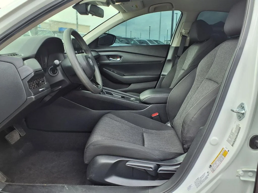 Used 2025 White Honda LX image 4
