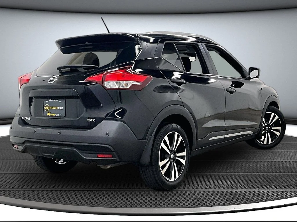 Used 2020 Black Nissan SR image 6