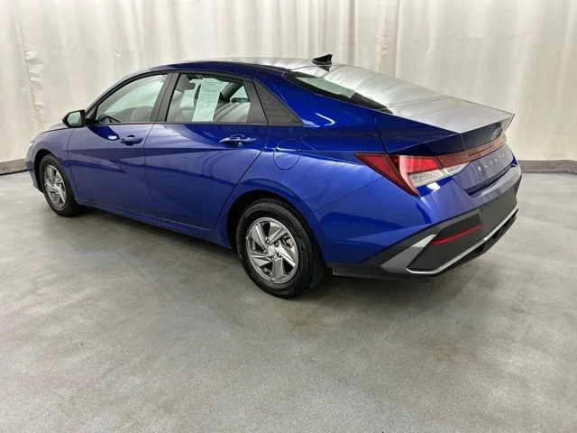 Used 2025 Blue Hyundai SE image 3