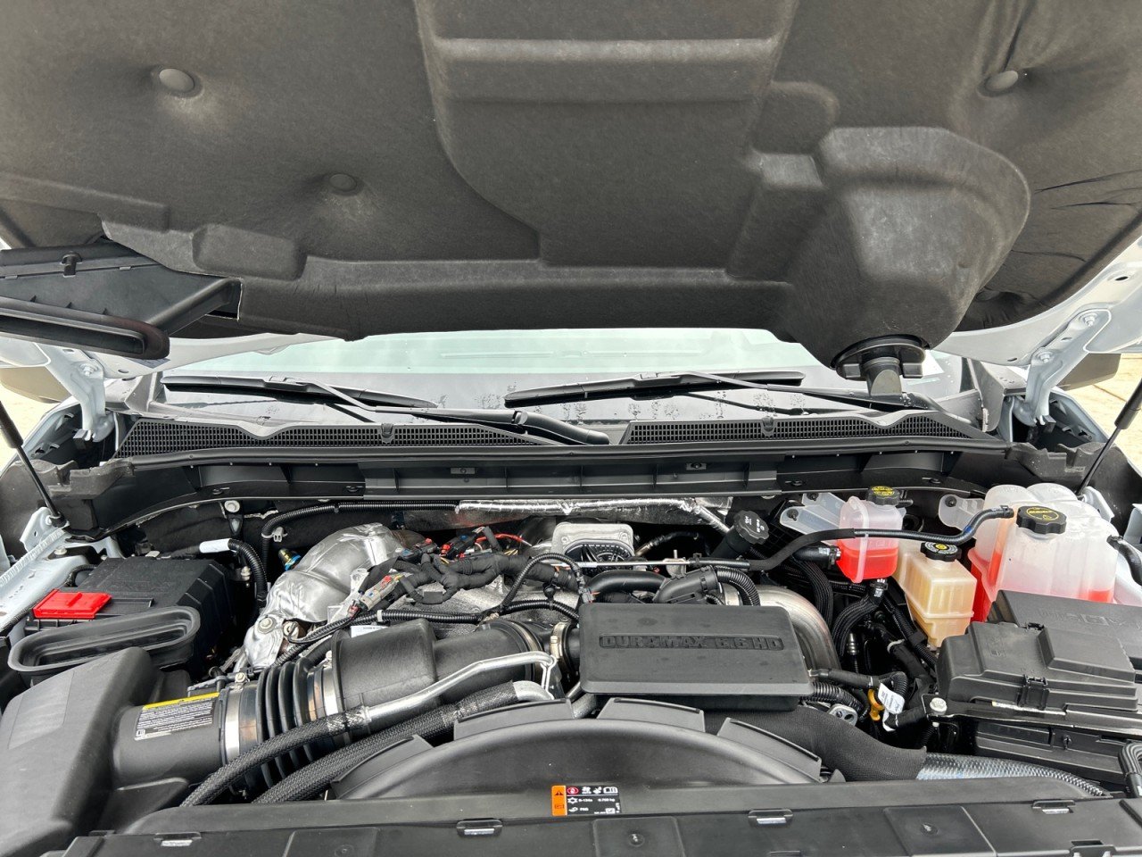 New 2026 Glacier White Tricoat GMC Denali Ultimate image 9