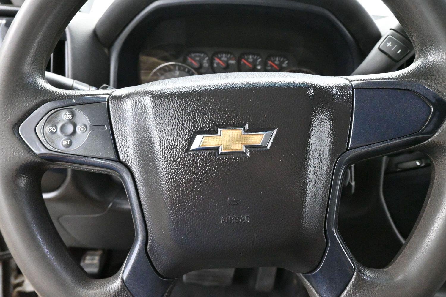 Used 2019 SUMMIT WHITE Chevrolet WT image 17