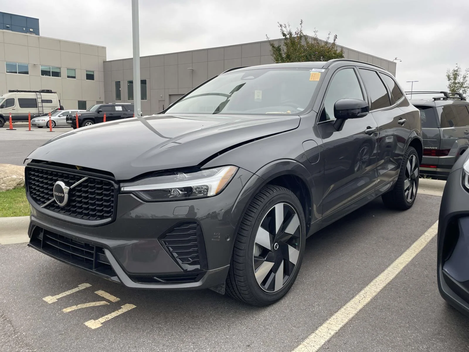 Used 2024 Platinum Grey Metallic Volvo Plus Dark Theme image 2