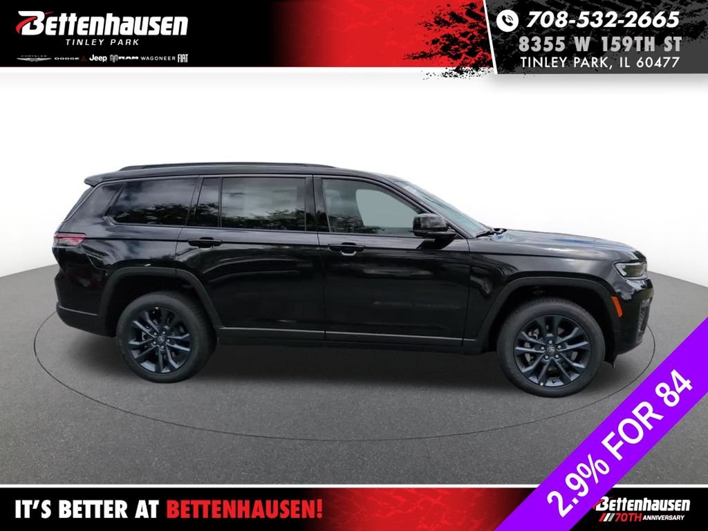 New 2026 Diamond Black Crystal Pearl-Coat Exterior Paint Jeep Limited image 3