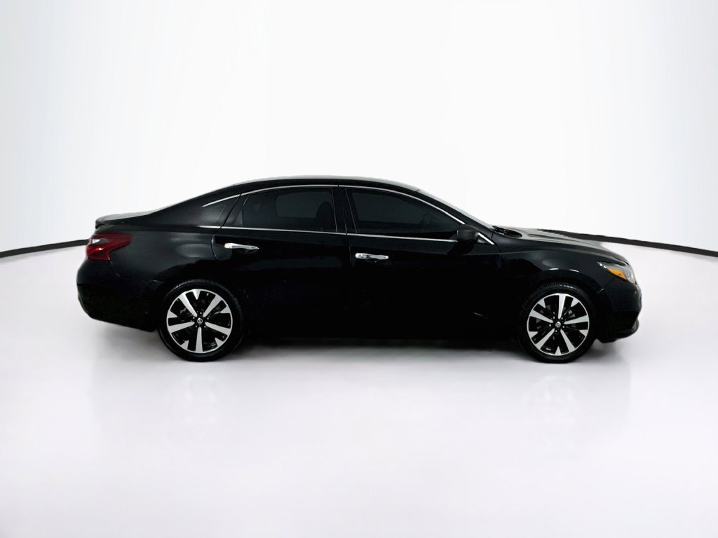 Used 2018 Super Black Clearcoat Nissan 2.5 SR image 9