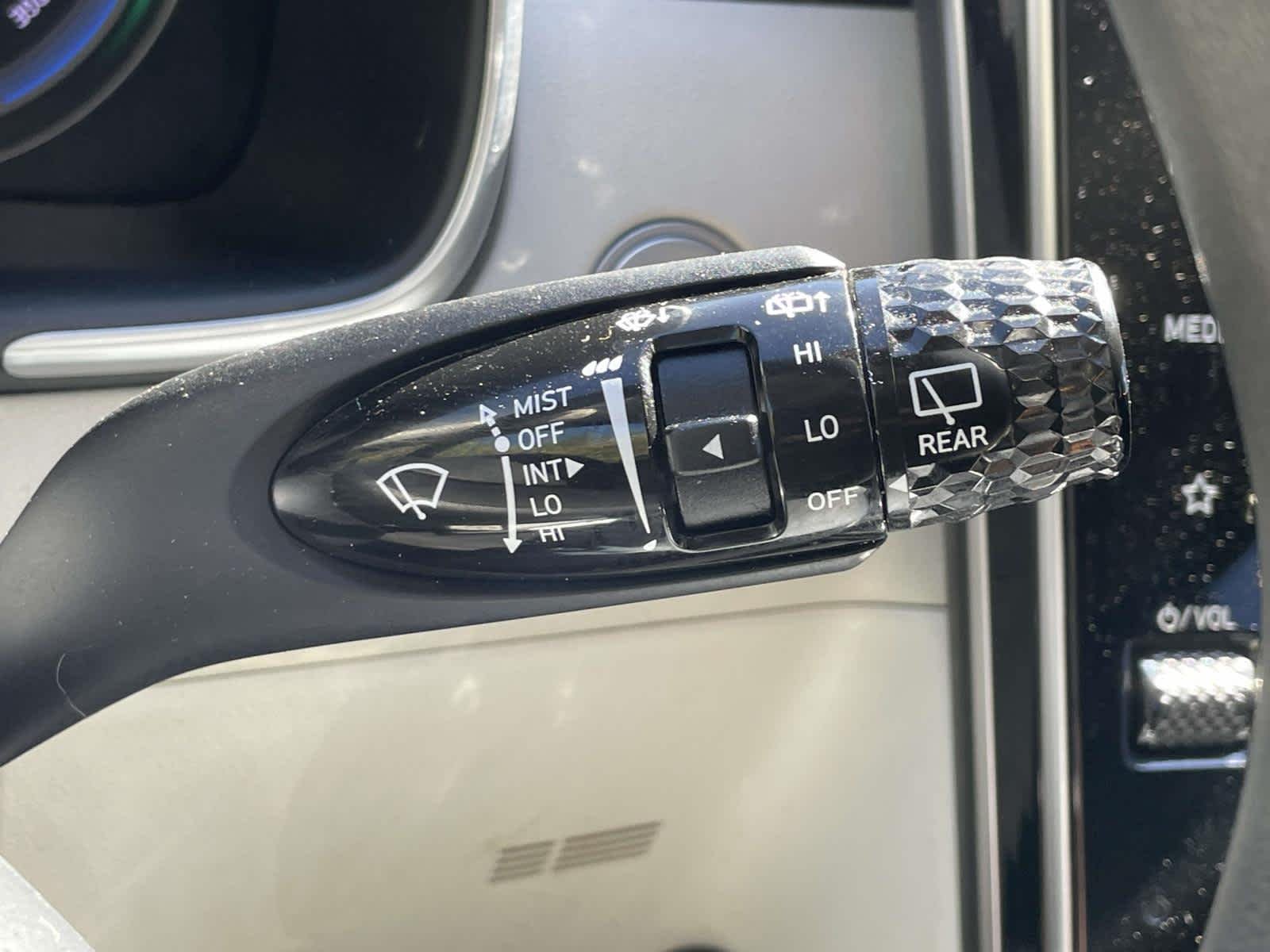 Used 2022 QUARTZ WHITE Hyundai Blue image 39