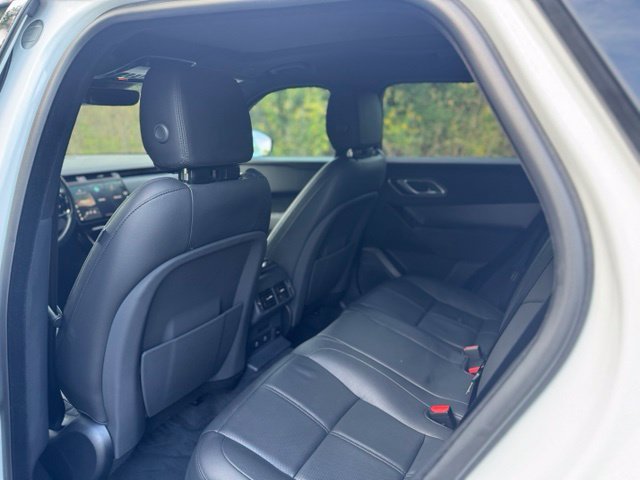 Used 2025 Fuji White Land Rover Dynamic SE image 12