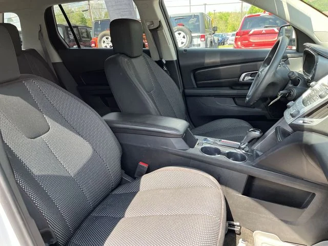Used 2017 White GMC SLE-1 image 25