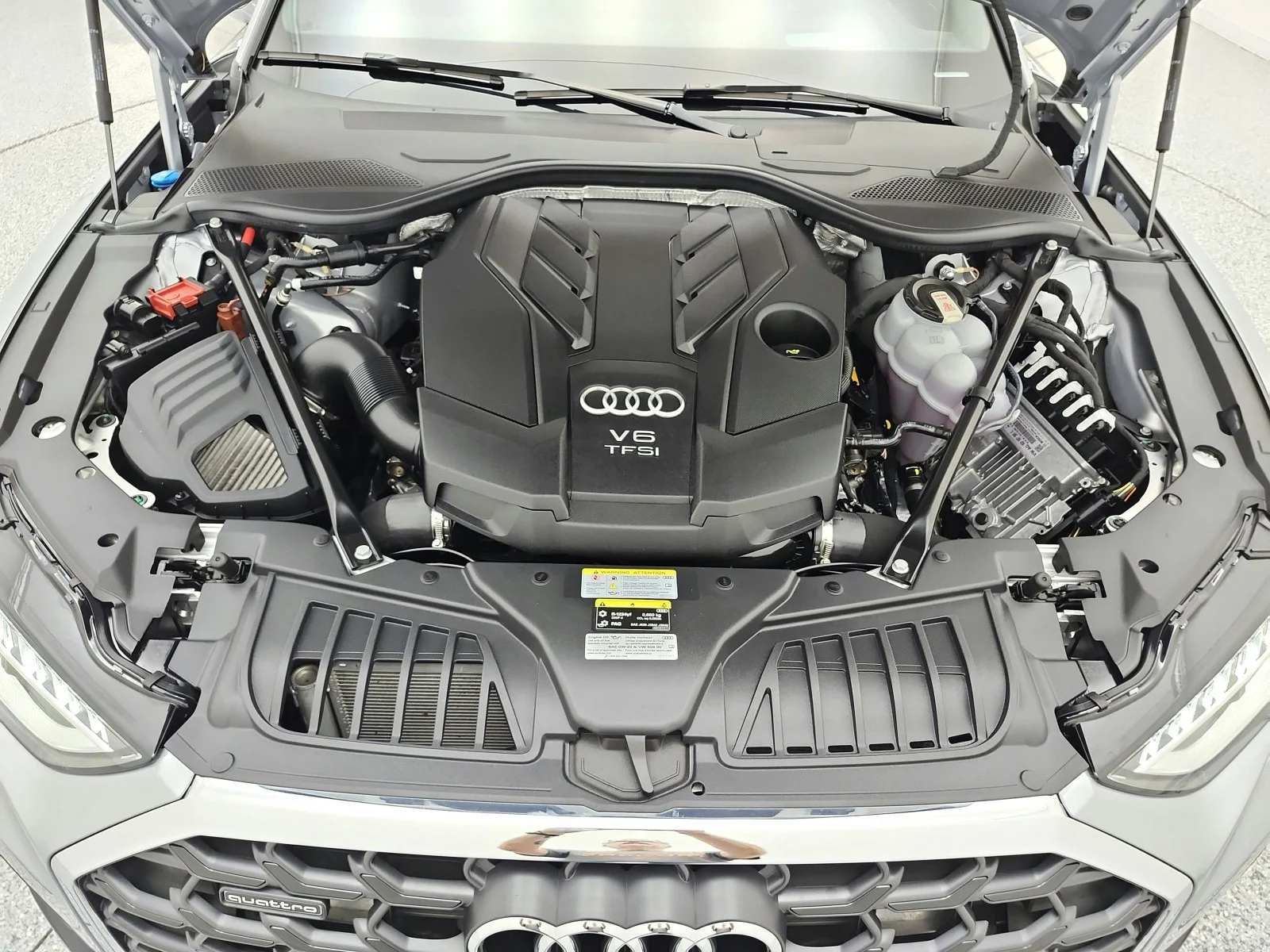 Used 2023 Florett Silver Metallic Audi L 55 TFSI quattro image 16