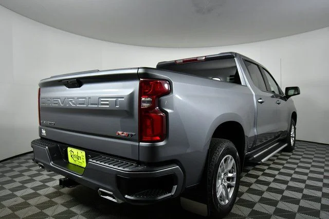Used 2021  Chevrolet RST image 11