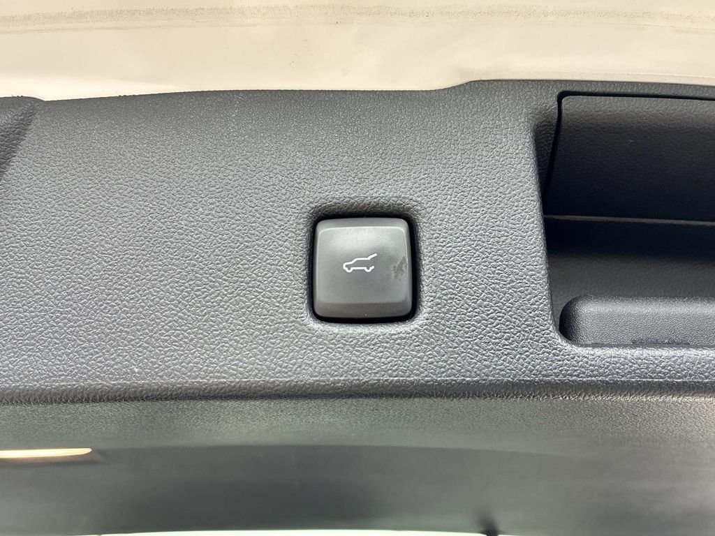 Used 2024 White Ford Platinum image 14