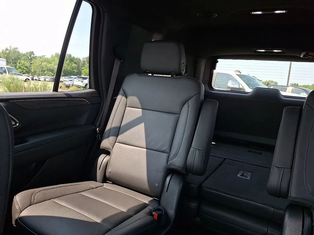 Used 2023 Black Chevrolet Z71 image 19