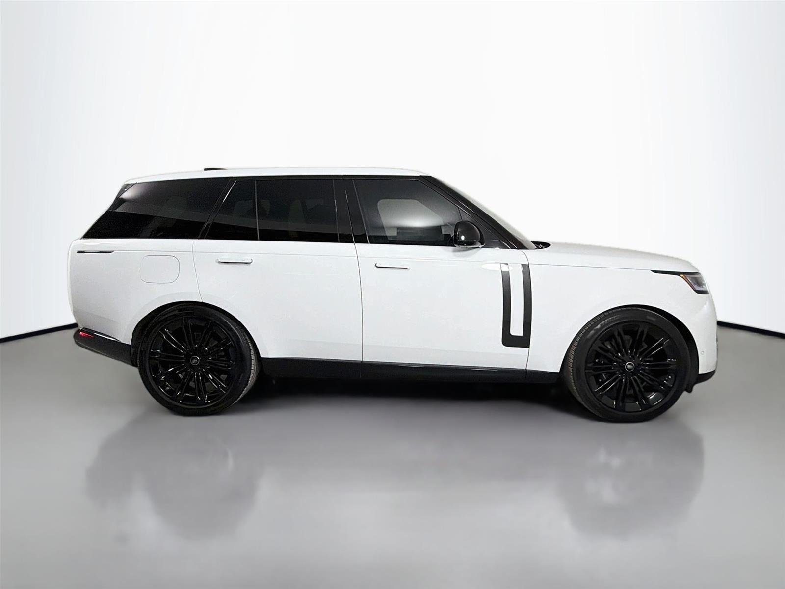 2025 Land Rover Range Rover SE - Photo 4