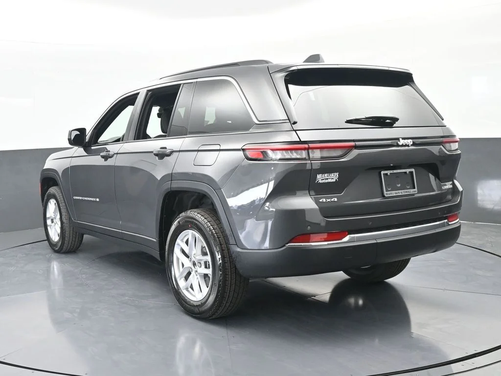 New 2026 Baltic Gray Metallic Clearcoat Jeep Laredo X image 4