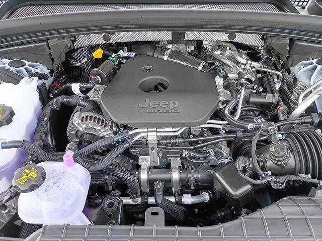 New 2026 Bright White Clear-Coat Exterior Paint Jeep Laredo image 23