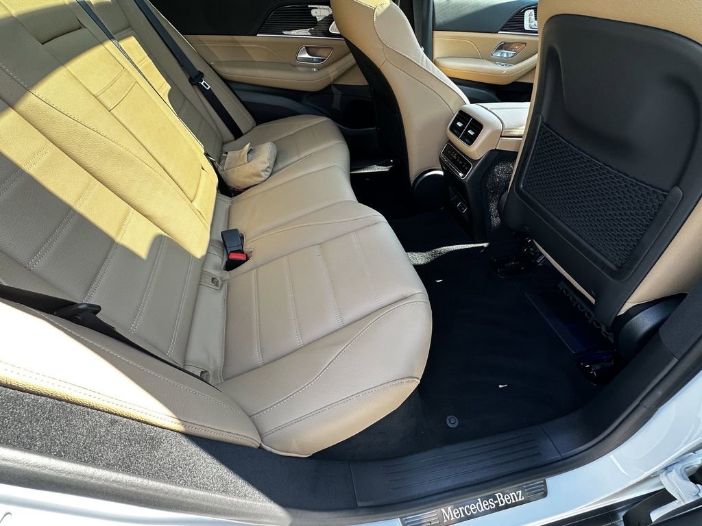 New 2026 MANUFAKTUR Moonlight White Metallic Mercedes-Benz GLE 450 image 18