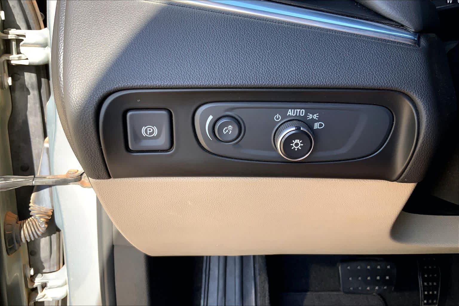 Used 2019 Pepperdust Metallic Buick Premium image 32