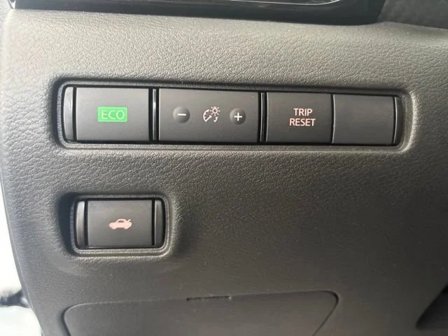 Used 2022  Nissan SR image 14