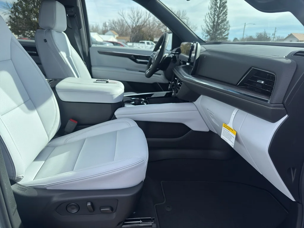 2026 Chevrolet Suburban Premier - Photo 17